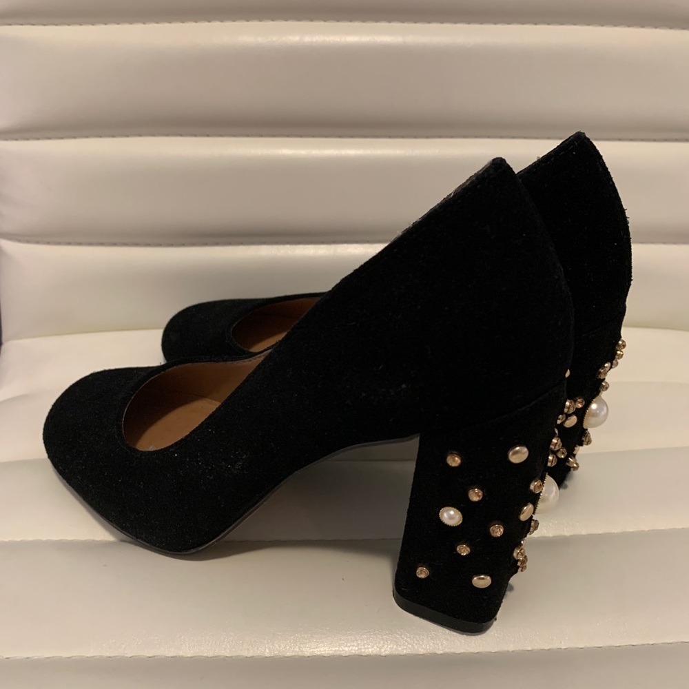 Heels with pearl embellishments